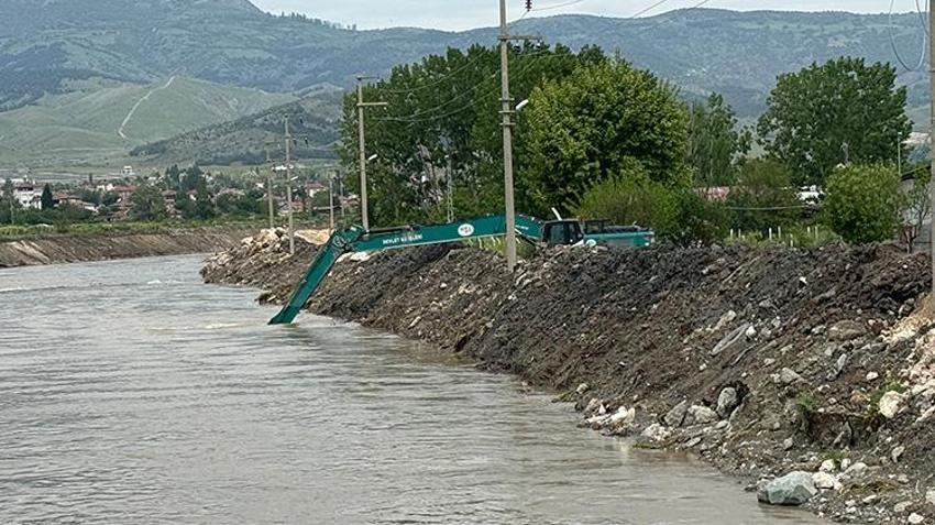 Tokat'ta olağanüstü hal! Almus Barajı'nda taşkın alarmı: Esnaf kepenk kapattı, köprü yıktırıldı