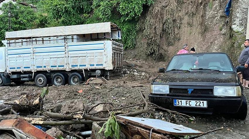 Hatay'da heyelan nedeniyle müstakil ev çöktü:! Ölü ve yaralılar var
