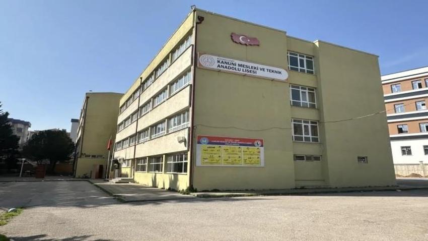 Okullar cuma günü tatil mi? 12 Haziran Cuma günü okullar tatil mi? Okullar tatil mi? Resmi açıklama geldi