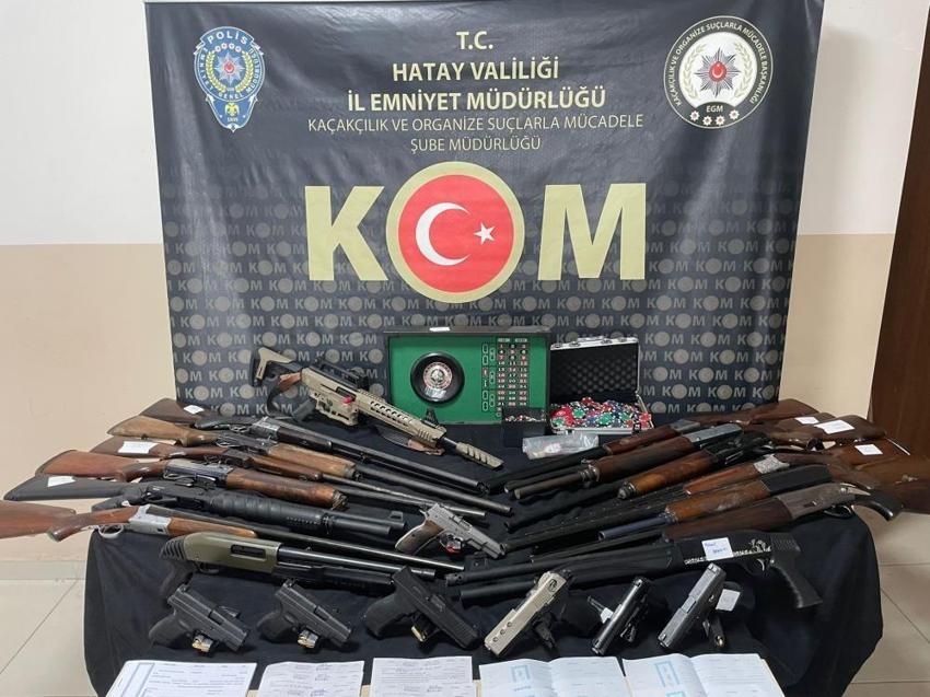Hatay'da esnafı haraca bağlayan çeteye dev operasyon: 28 kişi tutuklandı! 'Kadınlara zorla fuhuş yaptırıp boş senet imzalatıyorlardı'