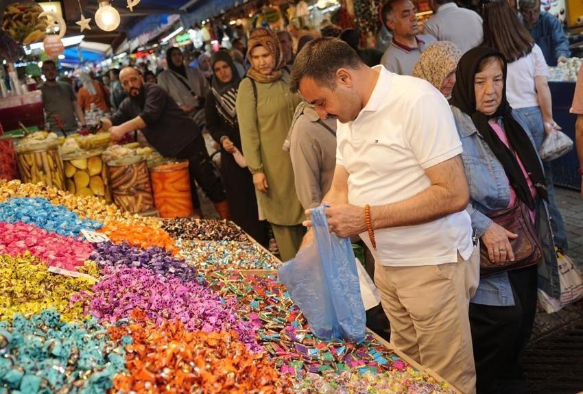 Bursa'da her dükkanda hareket başladı: Bayram yoğunluğu tüm şehri sardı