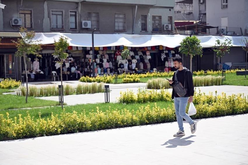 Mersin'in tam ortası kırmızı lacivert oldu: Hizmete açıldı