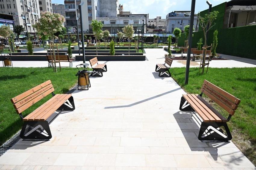 Mersin'in tam ortası kırmızı lacivert oldu: Hizmete açıldı
