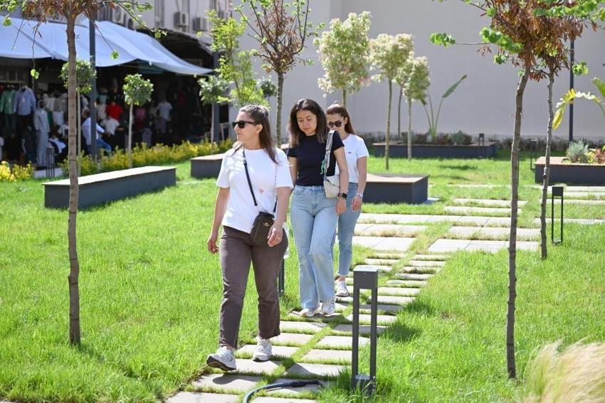 Mersin'in tam ortası kırmızı lacivert oldu: Hizmete açıldı