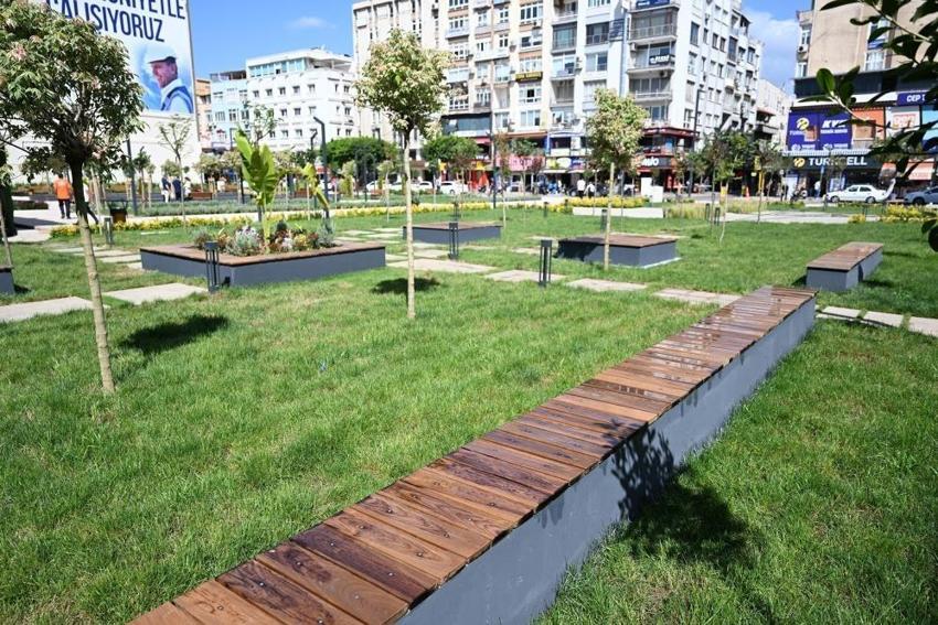 Mersin'in tam ortası kırmızı lacivert oldu: Hizmete açıldı