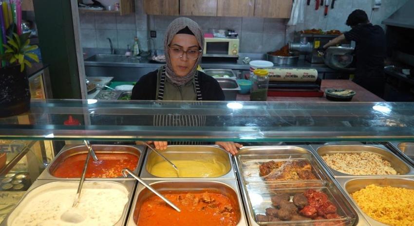 Evinde başladı, sosyal medyada büyüdü! 3 çocuk annesi "yapamazsın" diyenlere inat kendi işinin patronu oldu!