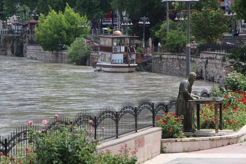 Yeşilırmak'ta debi hızla düştü: Amasya'da endişeyle izlediler