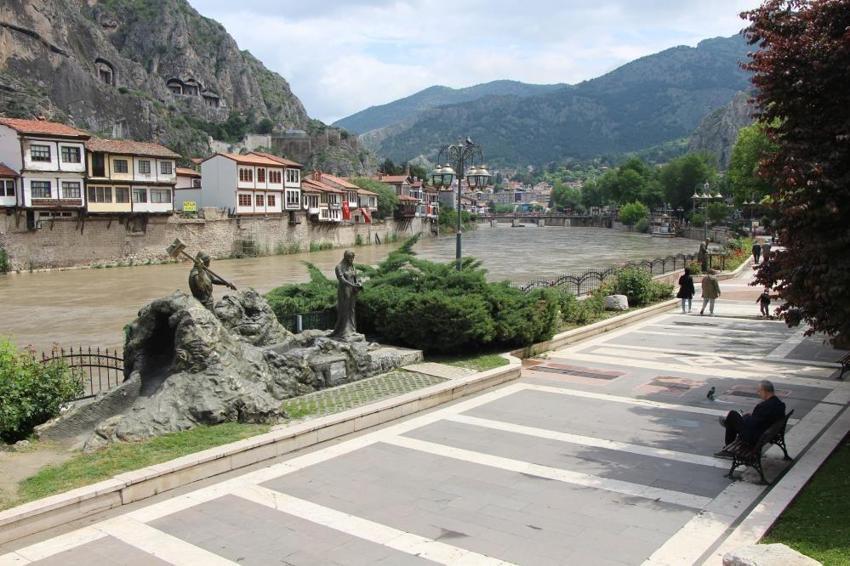 Yeşilırmak'ta debi hızla düştü: Amasya'da endişeyle izlediler
