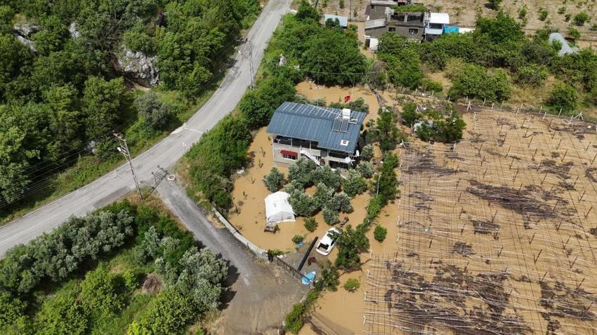 Hatay’da sel kabusu! Mahalle göle döndü: Evler ve tarım arazileri sular altında kaldı