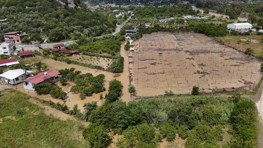 Hatay’da sel kabusu! Mahalle göle döndü: Evler ve tarım arazileri sular altında kaldı