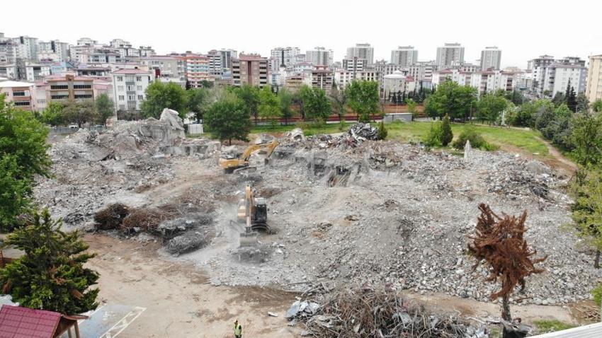 Kahramanmaraş'ta bir devir kapanıyor: Necip Fazıl Kısakürek Kültür Merkezi yıkılıyor! Yeni proje için düğmeye basıldı