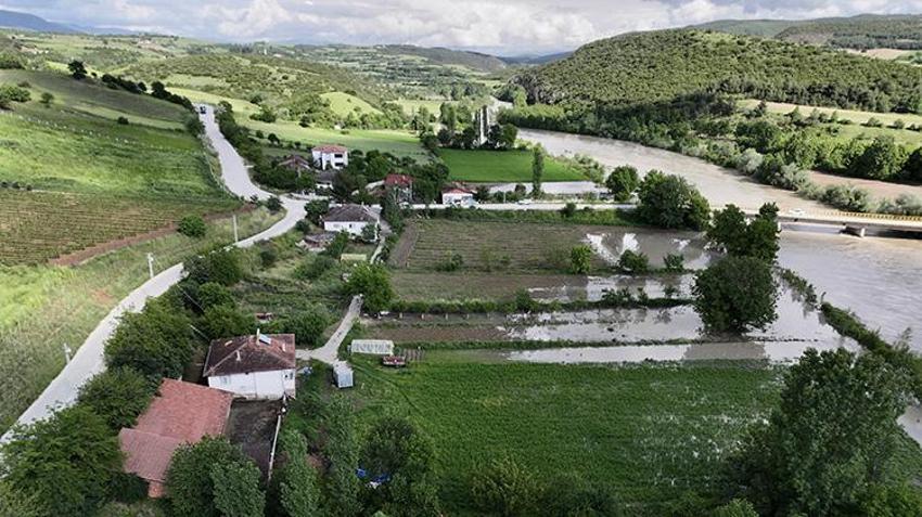 Tokat Erbaa'da baraj kapakları açılınca Kelkit Çayı taştı! Tarım arazileri bir gecede göle döndü