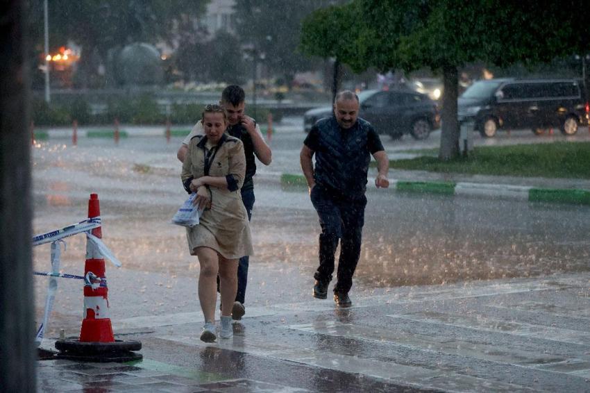 Meteoroloji Kurban Bayramı için hava durumunu açıkladı! Ülke genelinde kuvvetli sağanak yağışlar etkili olacak