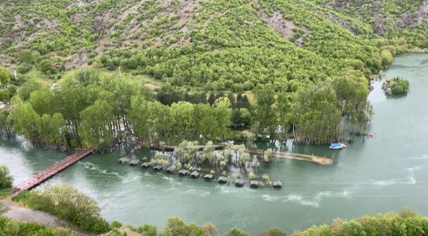 Tokat'ta korkulan oldu Almus Barajı taştı taştı, baraj kenarındaki oyun parkı ve otopark sular altında kaldı