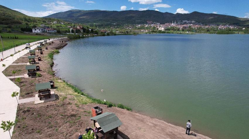 Tokat'ta korkulan oldu Almus Barajı taştı taştı, baraj kenarındaki oyun parkı ve otopark sular altında kaldı