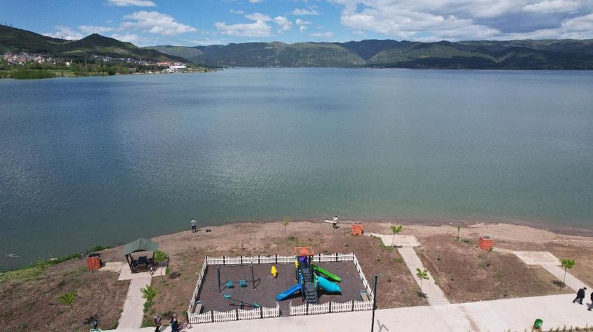Tokat'ta korkulan oldu Almus Barajı taştı taştı, baraj kenarındaki oyun parkı ve otopark sular altında kaldı