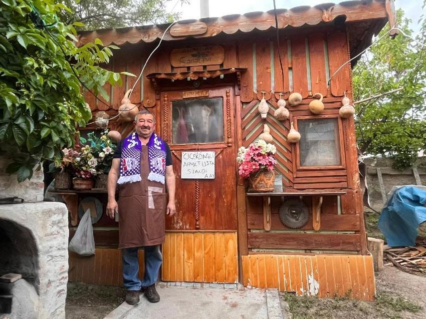 Kırşehir'in 'ahşabın hizmetkarı' el emeğiyle ürettiği ahşap eserlerle bölgenin kültürel değerlerini yaşatıyor