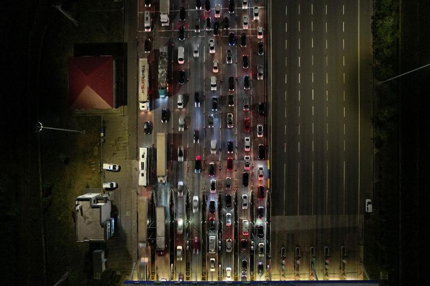 Yurtta bayram göçü başladı: Otoyolların kesişim noktasında trafik durdu