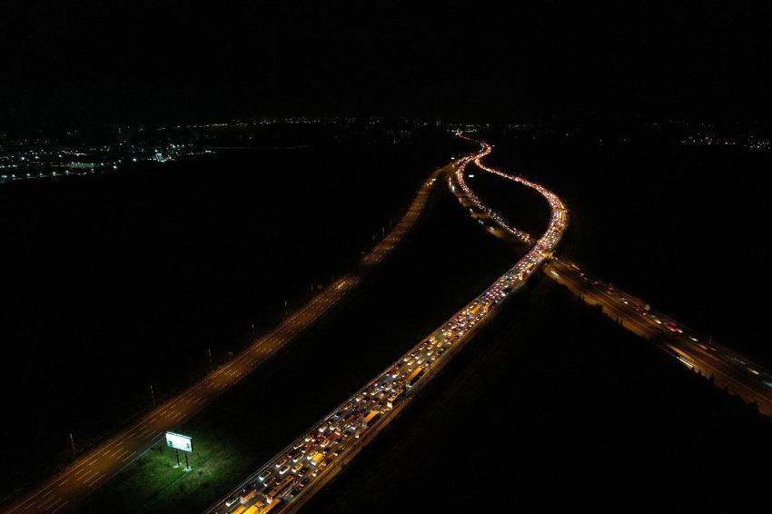 Yurtta bayram göçü başladı: Otoyolların kesişim noktasında trafik durdu