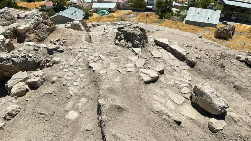 Elazığ'da köyün ortasında tesadüfen keşfedildi! Toprağın içinden çıkınca inanamadı