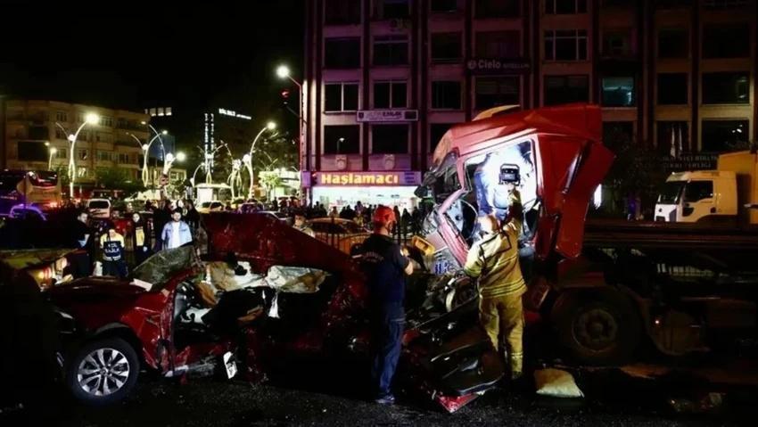Giresun'da tır katliamı! İki otomobili biçti: 5 ölü 6 yaralı