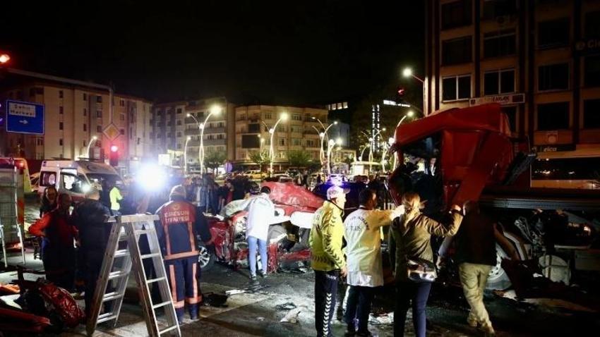 Giresun'da tır katliamı! İki otomobili biçti: 5 ölü 6 yaralı