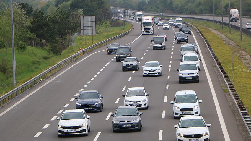 Bayram öncesi yollara düştüler! Trafik kilit, hepsi tek bir noktaya gidiyor
