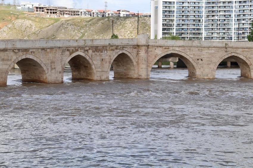 Sivas'ta 800 yıldır yıkılmıyor: Selçuklu mimarisinin sırrı ortaya çıktı