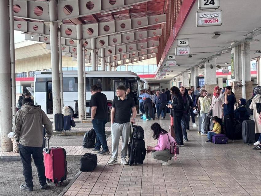 Gaziantep'te bayram öncesi büyük yoğunluk! Otogarda kuyruklar oluştu, ek tedbirler devreye alındı