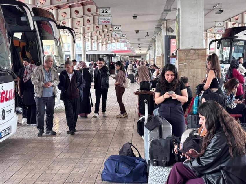 Gaziantep'te bayram öncesi büyük yoğunluk! Otogarda kuyruklar oluştu, ek tedbirler devreye alındı