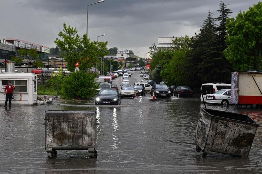 Meteoroloji tarih vererek 34 ili uyardı! Kuvvetli ve gök gürültülü sağanak yağışlar etkili olacak sel ve su baskınlarına karşı dikkat