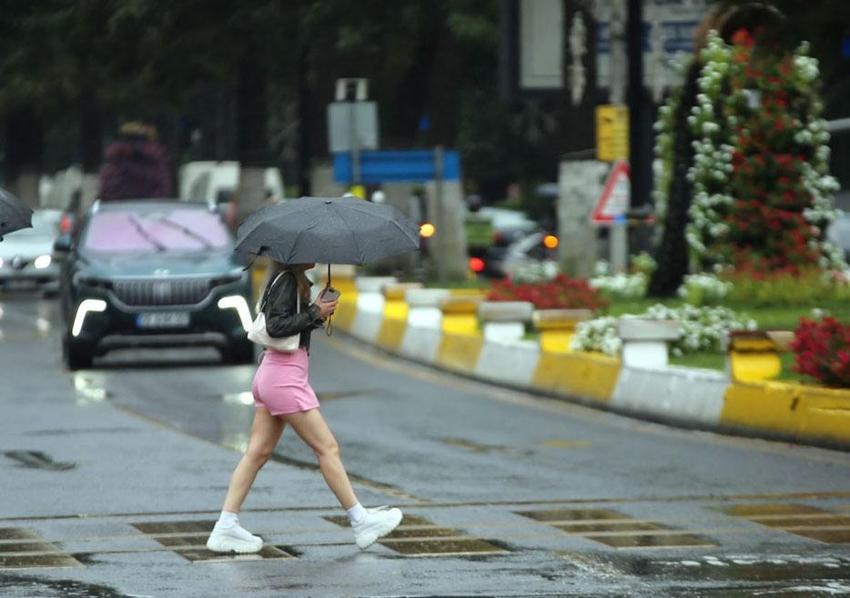 Meteoroloji tarih vererek 34 ili uyardı! Kuvvetli ve gök gürültülü sağanak yağışlar etkili olacak sel ve su baskınlarına karşı dikkat
