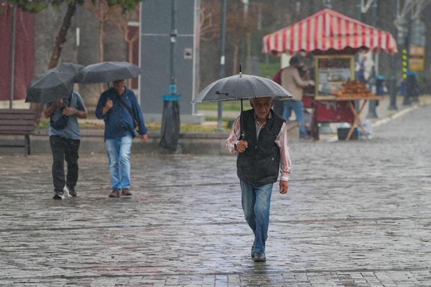 Meteoroloji tarih vererek 34 ili uyardı! Kuvvetli ve gök gürültülü sağanak yağışlar etkili olacak sel ve su baskınlarına karşı dikkat