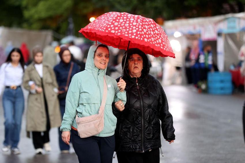 Meteoroloji tarih vererek 34 ili uyardı! Kuvvetli ve gök gürültülü sağanak yağışlar etkili olacak sel ve su baskınlarına karşı dikkat