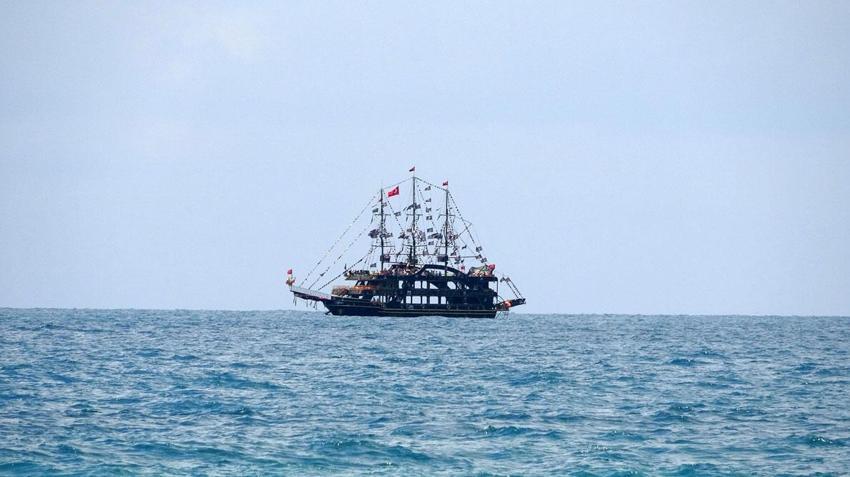 Alanya yaz havası sahillerde bayram yoğunluğu yaşattı