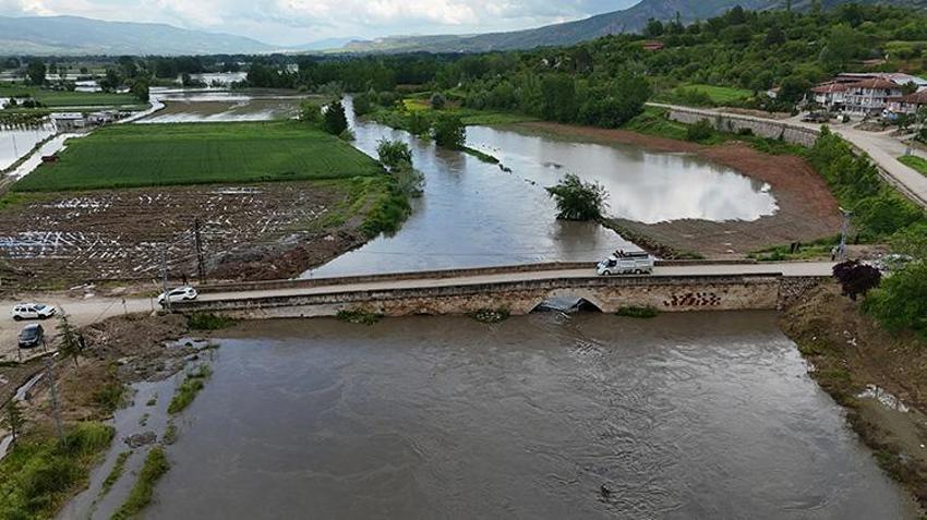 TOKAT SON DAKİKA HABER | Almus Barajı'nda su tahliye ediliyor: Yeşilırmak taştı araziler su altında kaldı