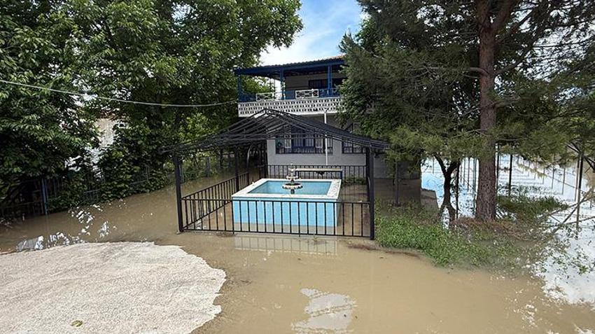 TOKAT SON DAKİKA HABER | Almus Barajı'nda su tahliye ediliyor: Yeşilırmak taştı araziler su altında kaldı