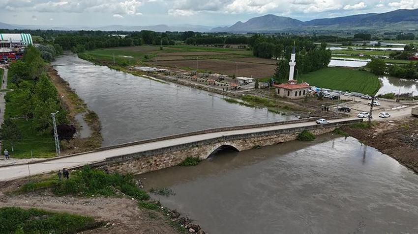 TOKAT SON DAKİKA HABER | Almus Barajı'nda su tahliye ediliyor: Yeşilırmak taştı araziler su altında kaldı