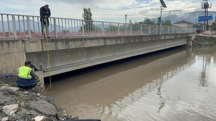 TOKAT SON DAKİKA HABER | Almus Barajı'nda su tahliye ediliyor: Yeşilırmak taştı araziler su altında kaldı