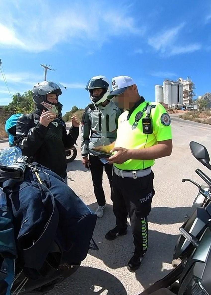 Eskişehir'de ceza yediği polisi unutmadı: Antalya'da tatlı tesadüf!