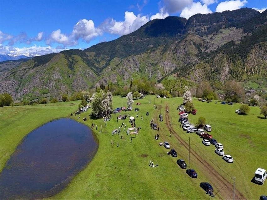 Sadece 2 ay ortaya çıkıyor: Artvin'de geçici doğa harikasına akın ediyorlar