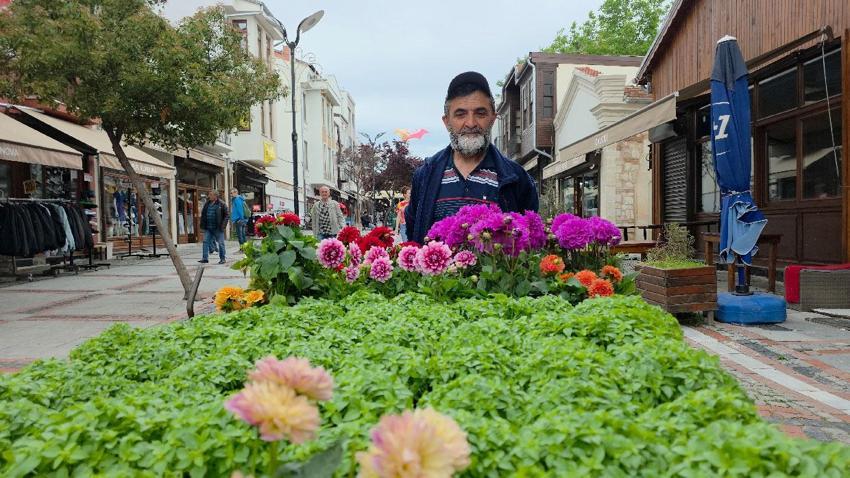 Edirne Saraçhane Caddesi'ne fesleğen kokusu yayıldı