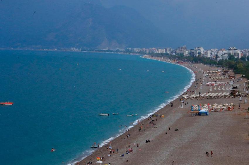 Antalyalılar 2 saat arayla iki farklı mevsimi yaşadı