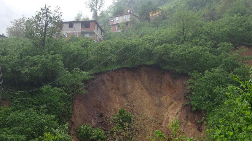 Bulancak'ta heyelan tehlikesi! Risk altındaki evler boşaltıldı yollar kapatıldı