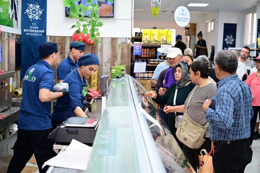Ucuz et Aydın’da kuyruk oluşturdu! Yüzde 20 indirime vatandaşlar yoğun ilgi gösterdi