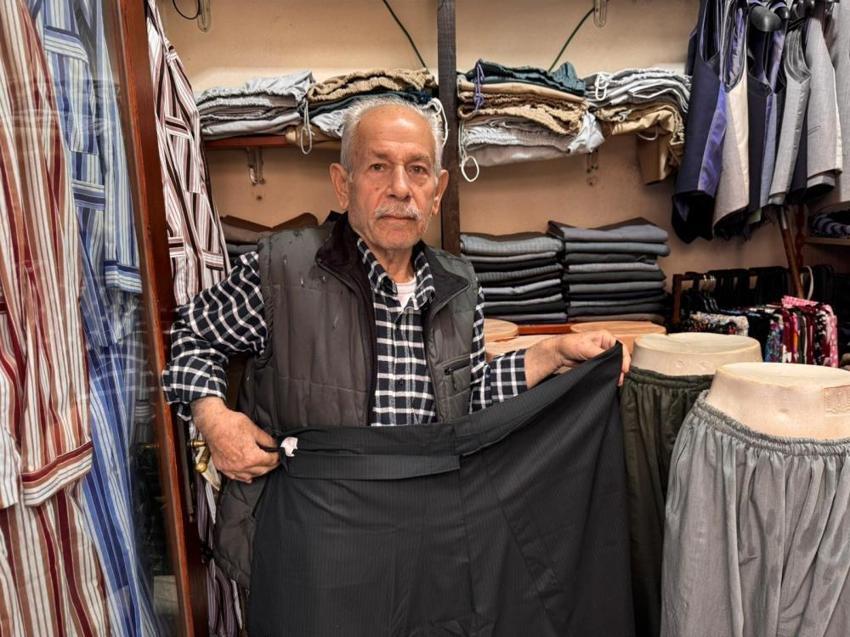 Giyen bir daha kot pantolon giymiyor: İğneyle kuyu kazarak ata mirasını yaşatıyorlar!