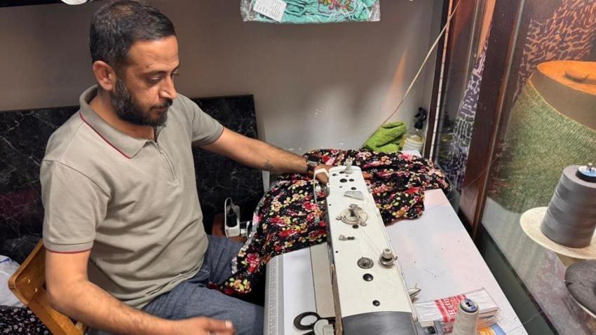Giyen bir daha kot pantolon giymiyor: İğneyle kuyu kazarak ata mirasını yaşatıyorlar!