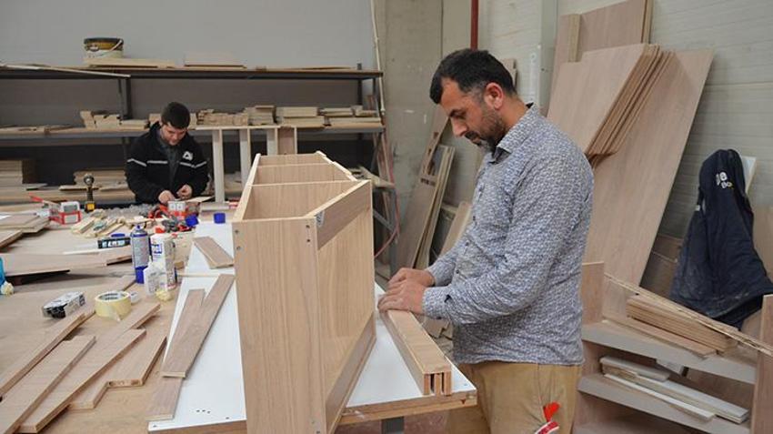 Erkek işi diyenlere aldırış etmedi devlet desteğiyle kendi işini kurdu! 5 bin metrekarelik fabrikada 5 ülkeye ihracat yapıyor