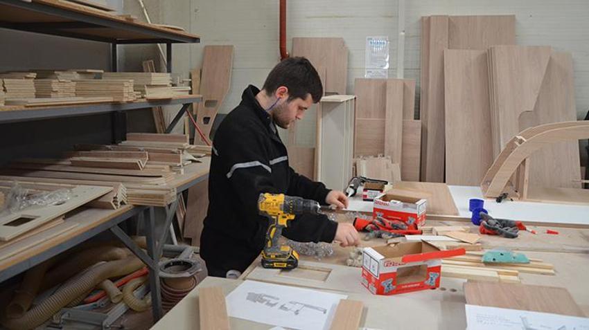 Erkek işi diyenlere aldırış etmedi devlet desteğiyle kendi işini kurdu! 5 bin metrekarelik fabrikada 5 ülkeye ihracat yapıyor
