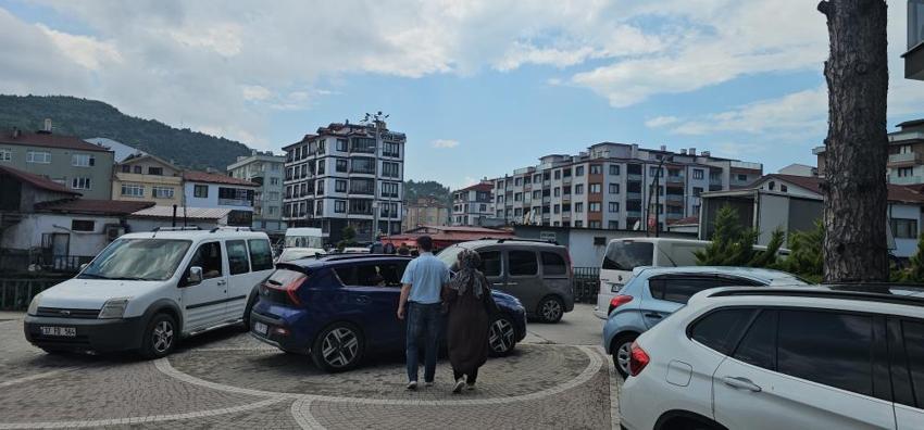 10 bin nüfuslu ilçeydi, 100 bine ulaştı! Bayram öncesi o bölgede iğne atsan yere düşmüyor